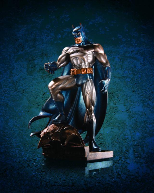 BATMAN PATINA MINI STATUE (RES)