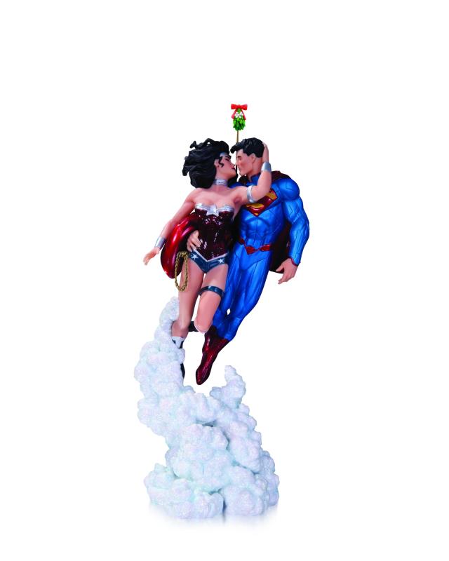 SUPERMAN WONDER WOMAN HOLIDAY KISS MINI STATUE