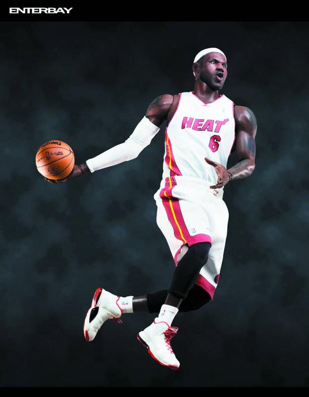 LEBRON JAMES REAL MASTERPIECE ACTION FIGURE (RES)