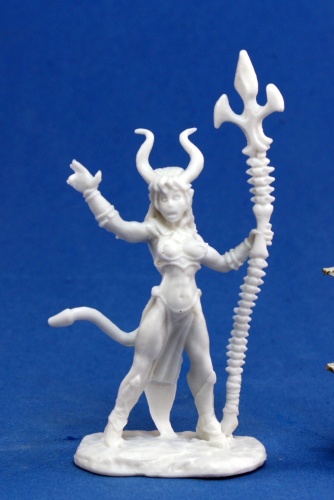 BONES MINIATURES SINESSA, HELLBORN SORCERESS