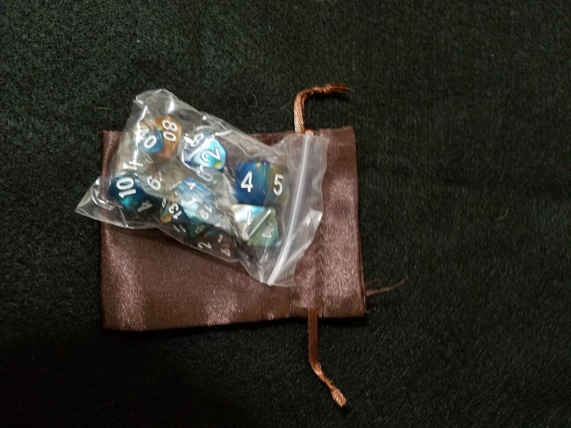 Nested Egg Gaming Opal Dice Set with Bag (7 CT)