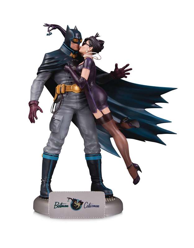 DC COMICS BOMBSHELLS BATMAN & CATWOMAN STATUE