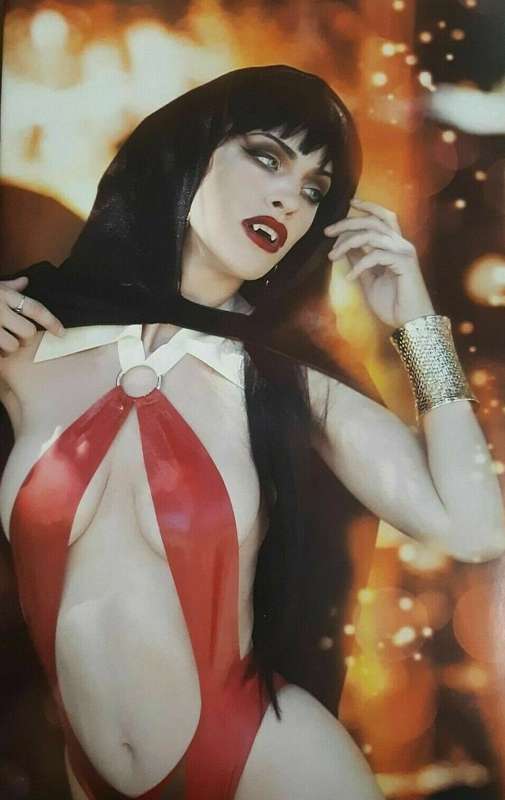 VAMPIRELLA #10 1:25 NIXIE SWEET COSPLAY VIRGIN RATIO VARIANT