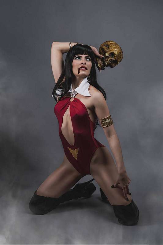 VAMPIRELLA #9 1:25 TEENA TITAN COSPLAY VIRGIN RATIO VARIANT