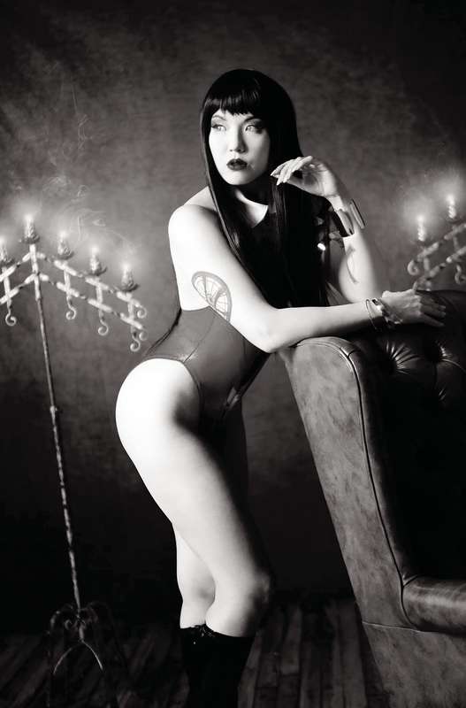 VAMPIRELLA VALENTINES SP ONE SHOT COSPLAY B&W VIRGIN FOC VARIANT